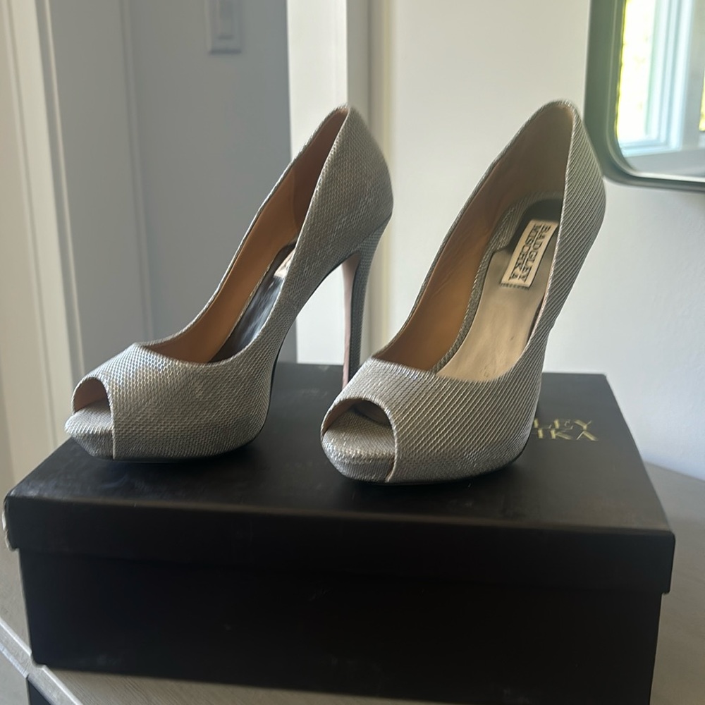 Size 7 Badgley Mischkea shoes
